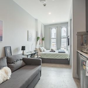Deluxe Studio
